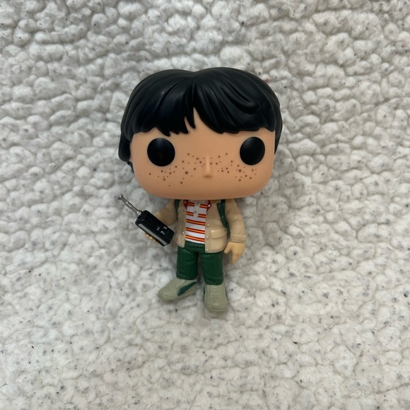 Funko POP! #423 Stranger Things Mike with Walkie Talkie - Picture 2 of 9
